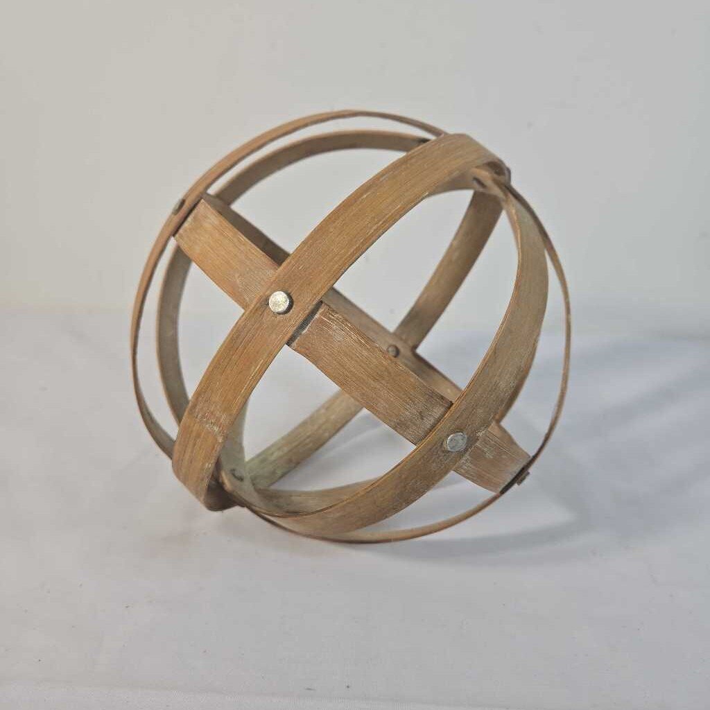 BENT WOOD DECORATIVE BALL