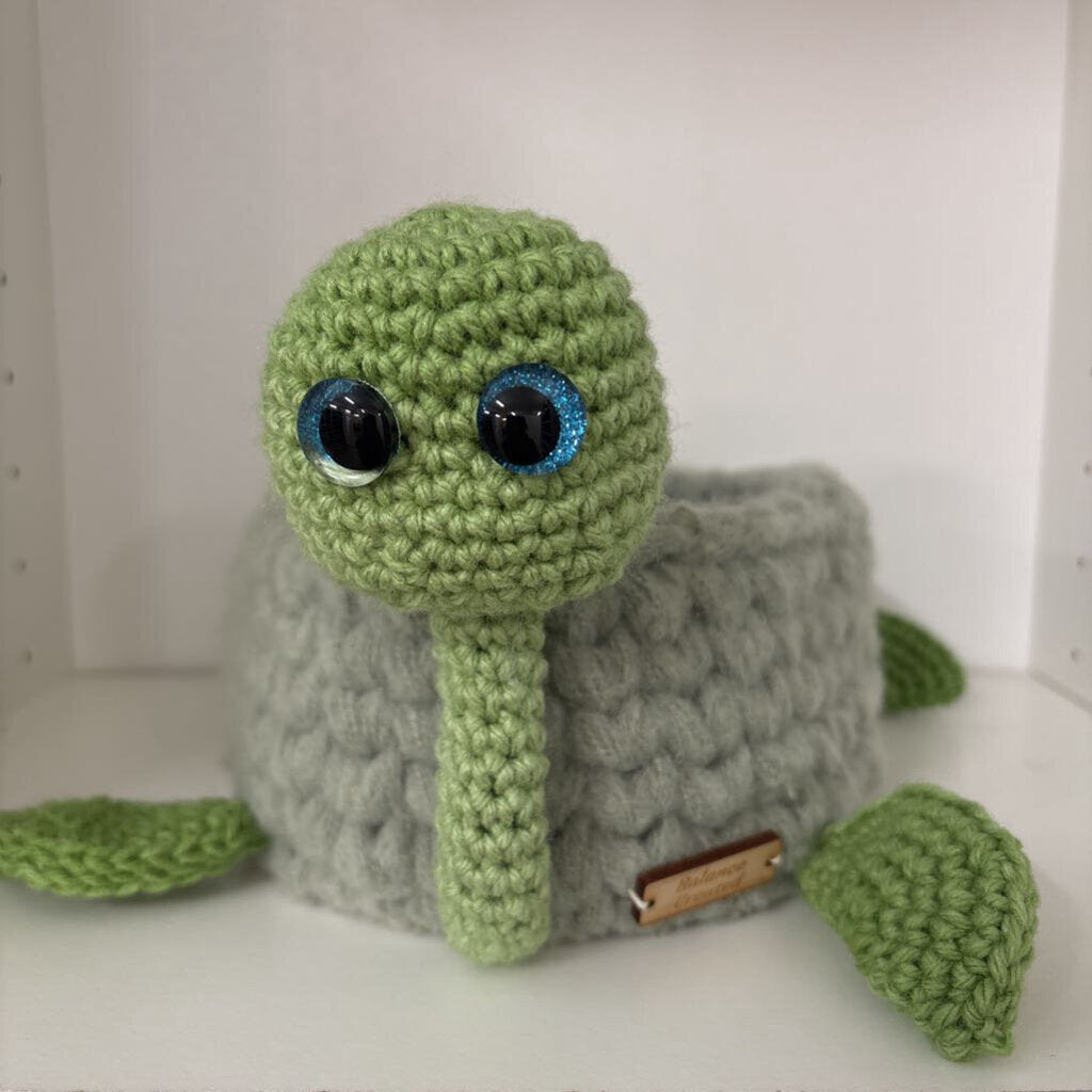 GREEN TURTLE BASKET