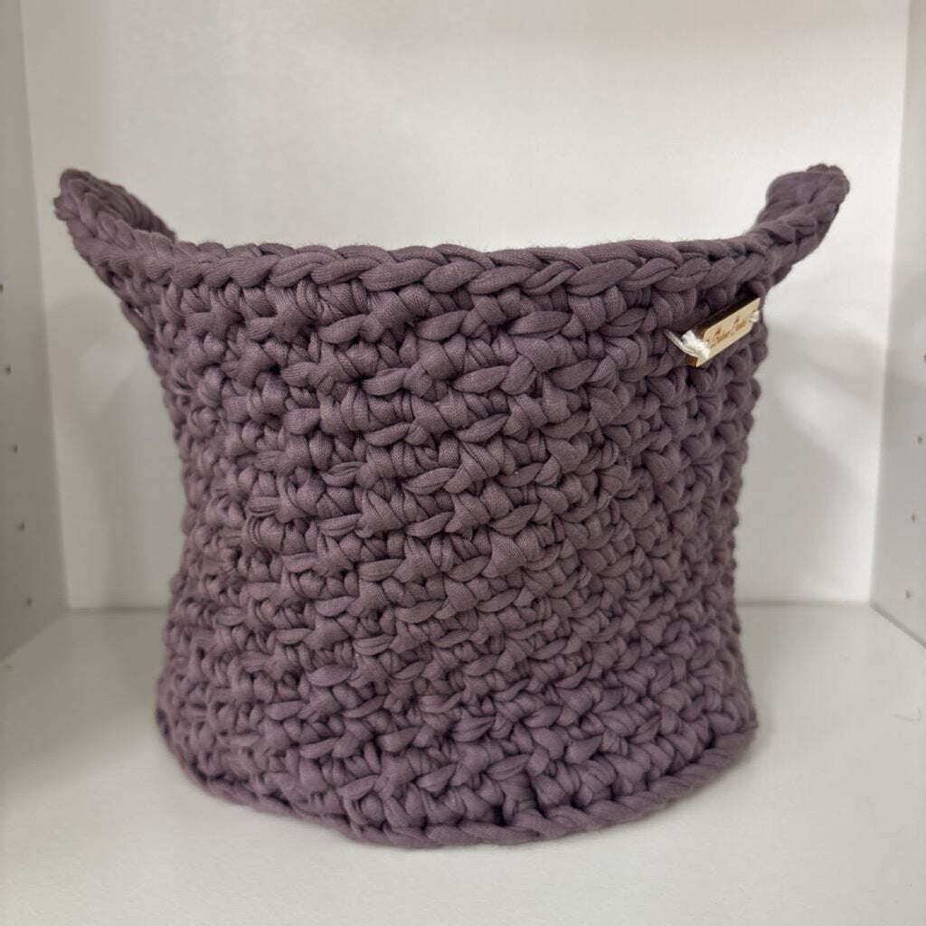 KNOTTED BASKET WITH HANDLES