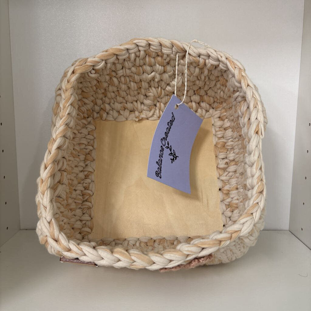 FLOWERED SQUARE BASKET