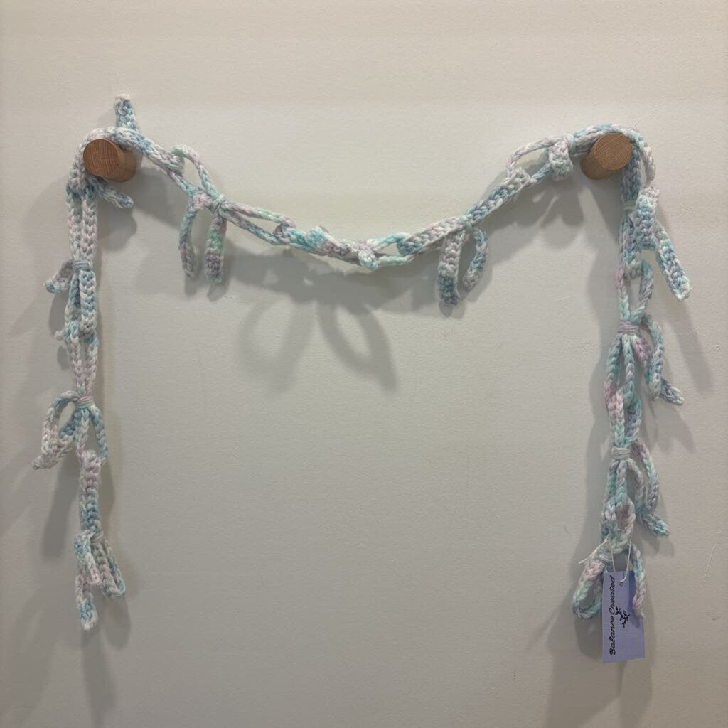 BOW GARLAND