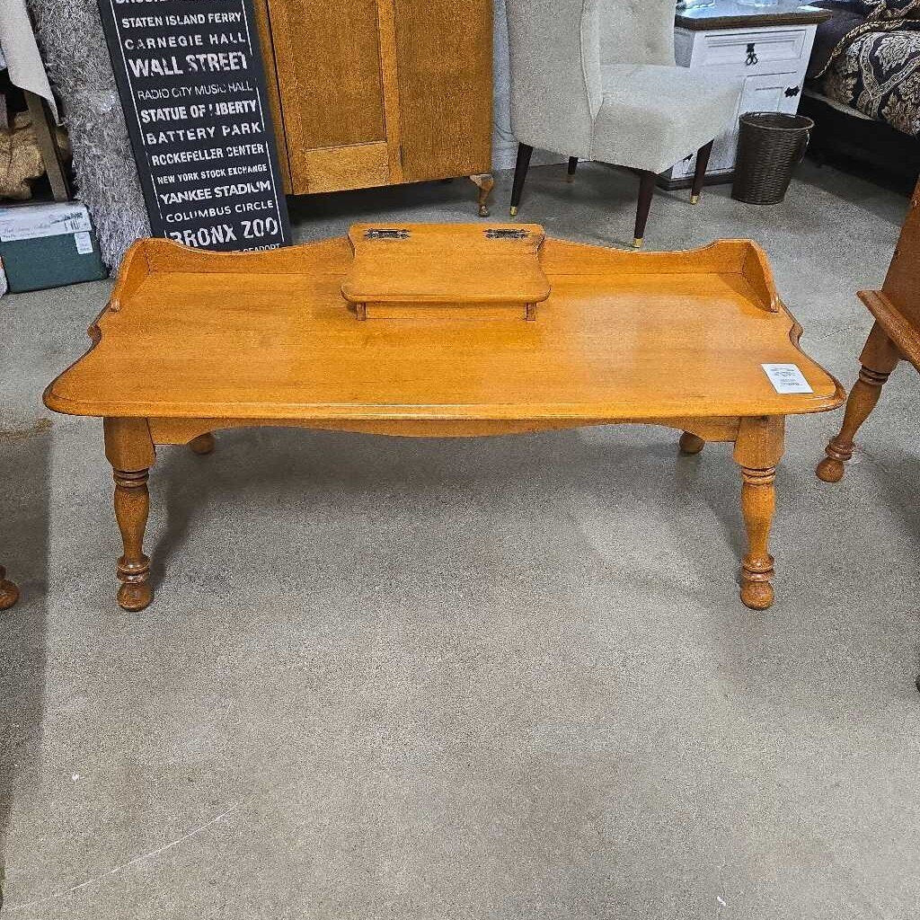 VTG MAPLE COFFEE TABLE