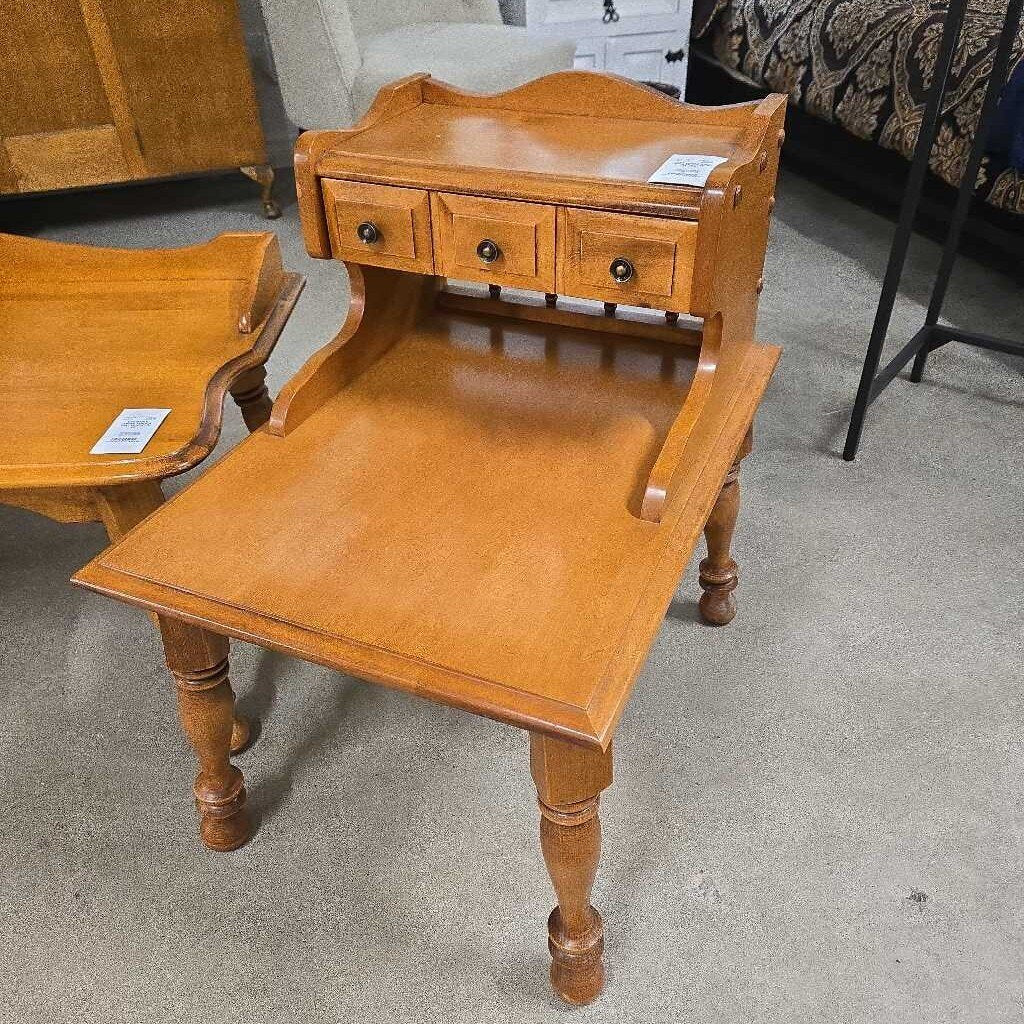 VTG MAPLE END TABLE