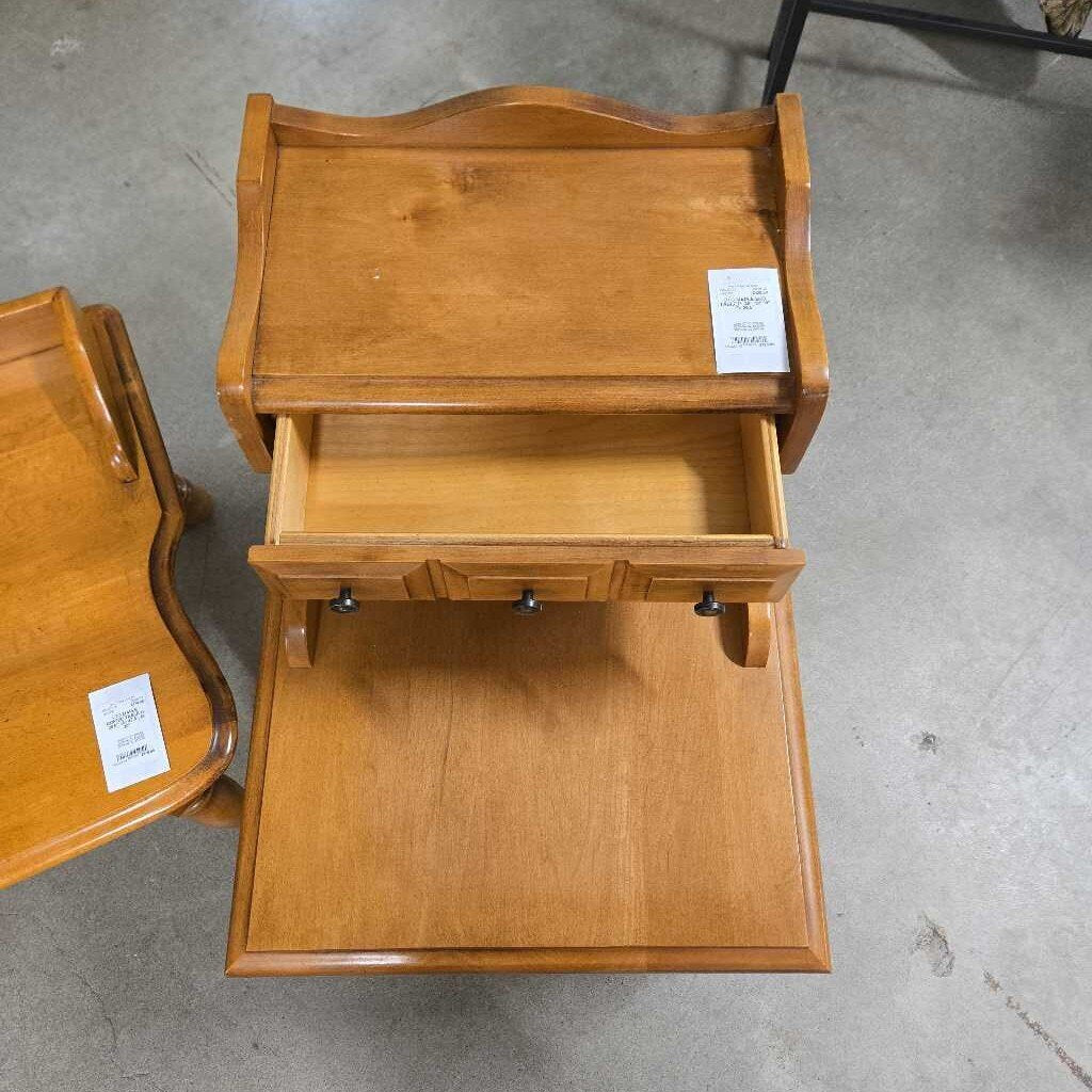 VTG MAPLE END TABLE