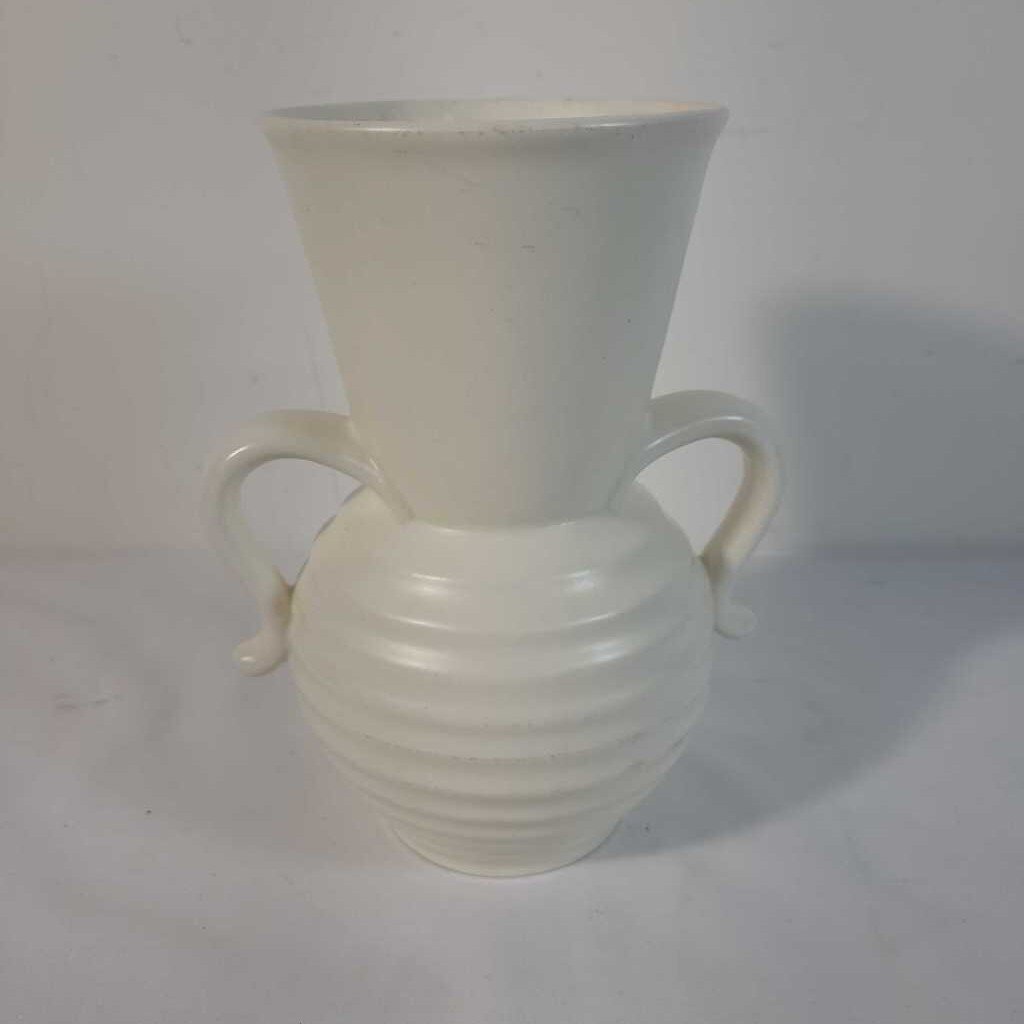 CREAM RIBBED VASE
