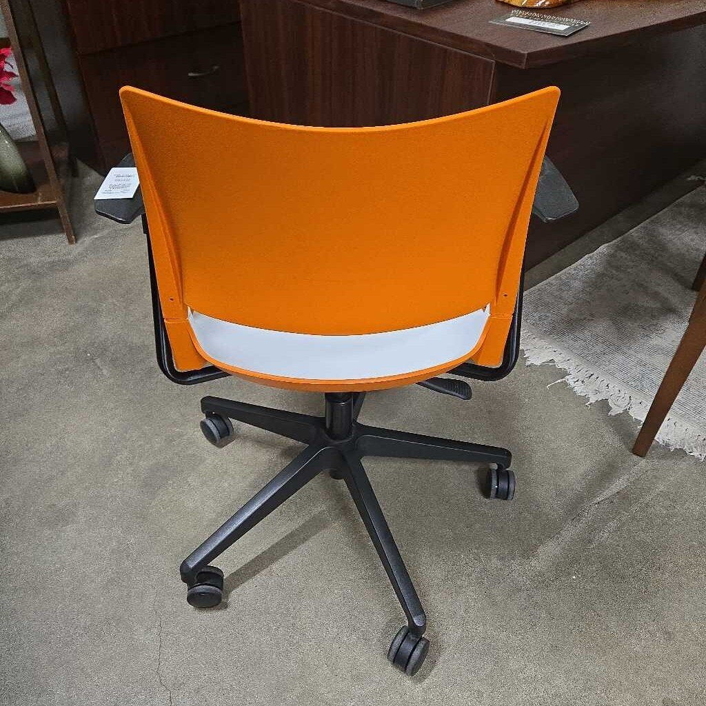 ADJUSTABLE WHITE/ORANGE OFFICE CHAIR