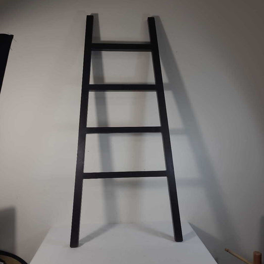 4' BROWN WOODEN LADDER