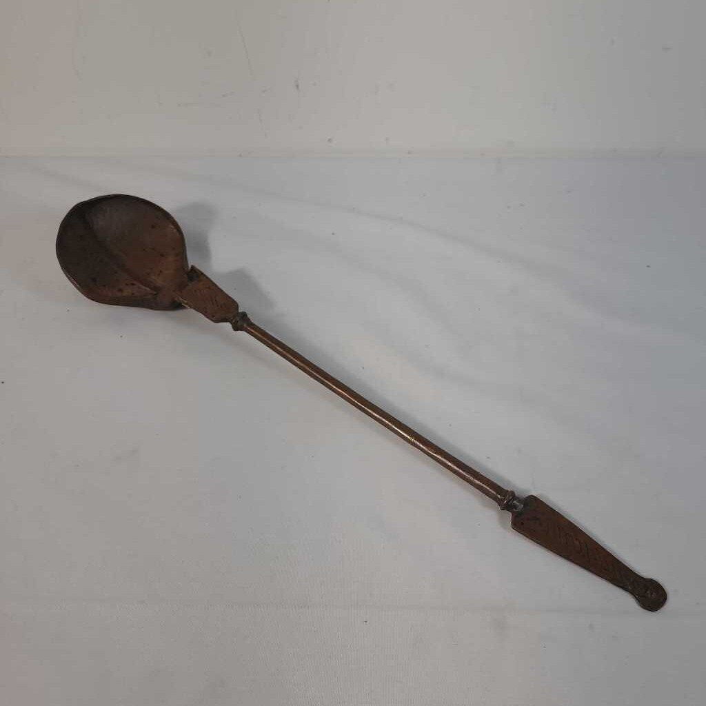 VTG LONG HANDLE COPPER LADLE