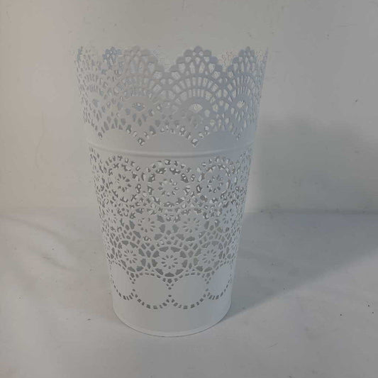 WHITE TIN LACE VASE