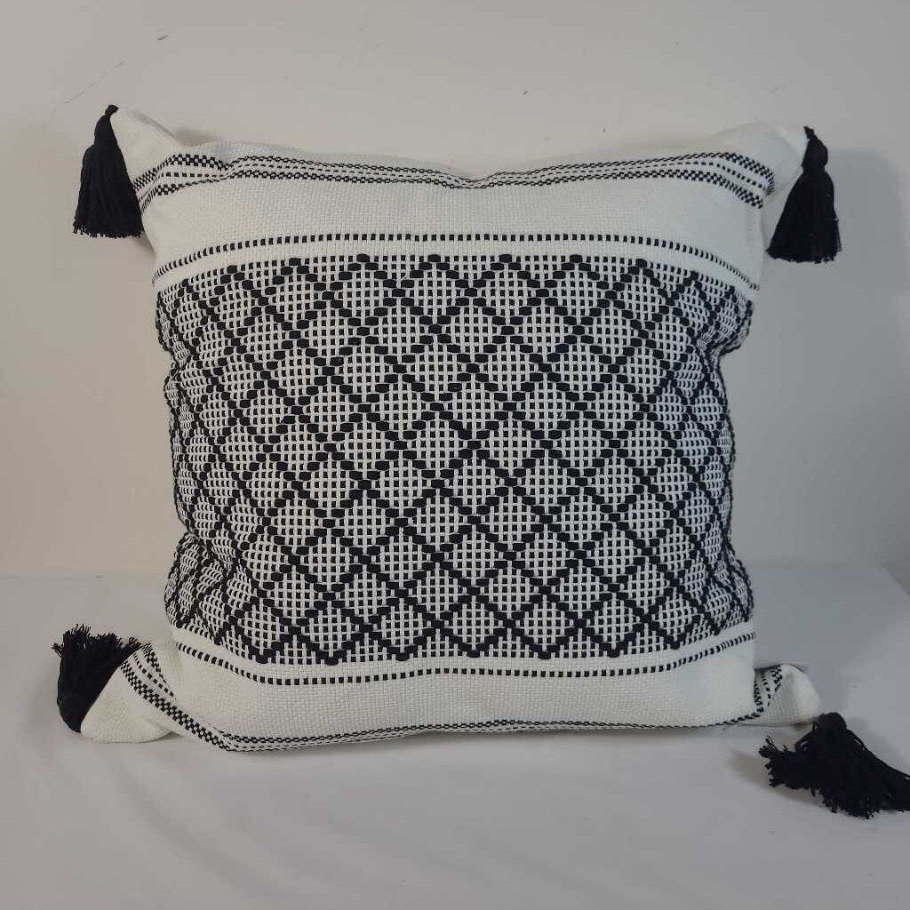 BLACK & WHITE PILLOW