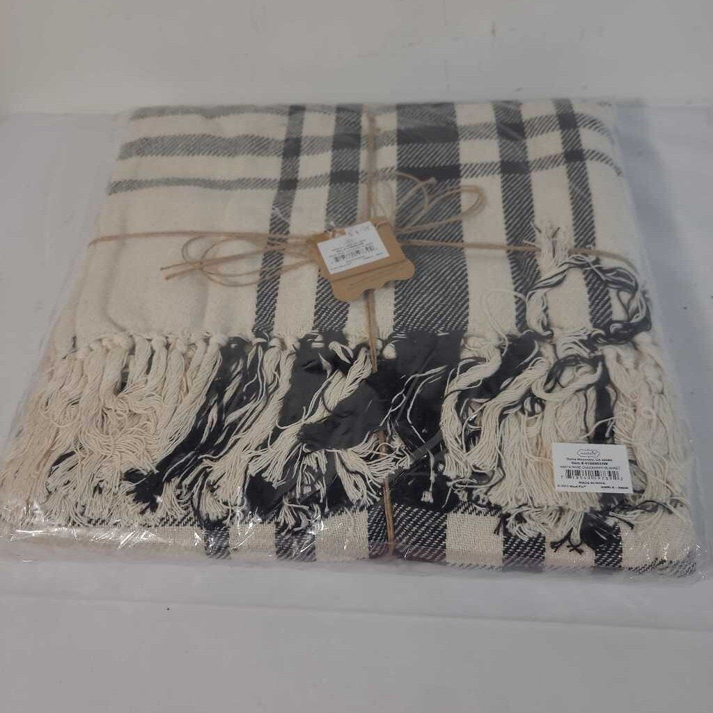 BLACK/BEIGE MUD PIE THROW