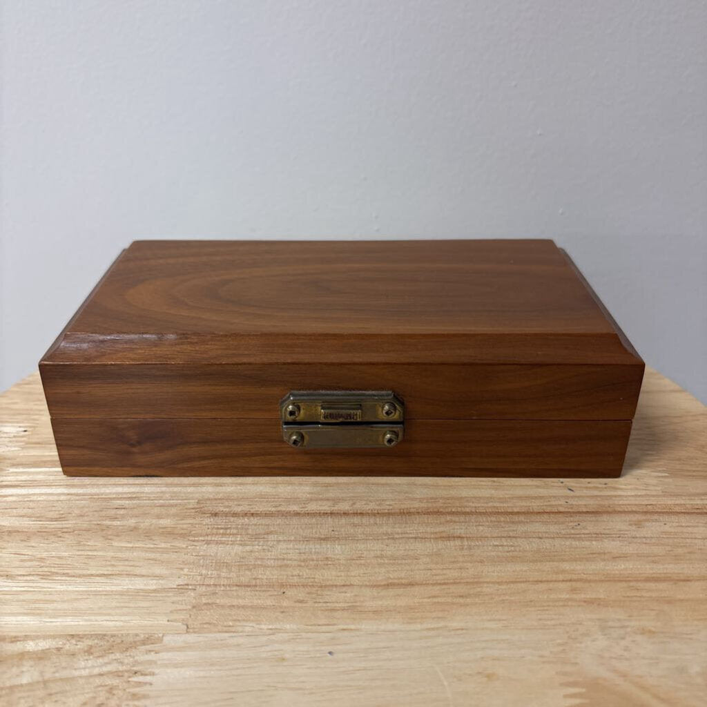 VELVET LINED WOODEN JEWLERY BOX PLUS 3 EARINGS BRASS FITTED LATCH