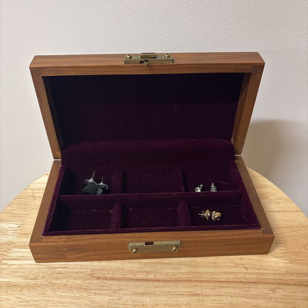 VELVET LINED WOODEN JEWLERY BOX PLUS 3 EARINGS BRASS FITTED LATCH