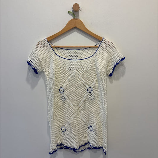 WHITE AND BLUE KNITTED TOP