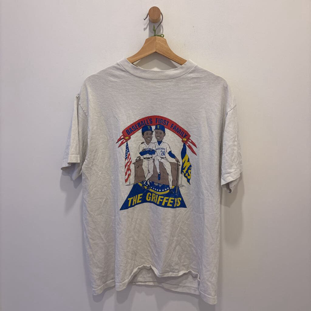 GRAPHIC TEE