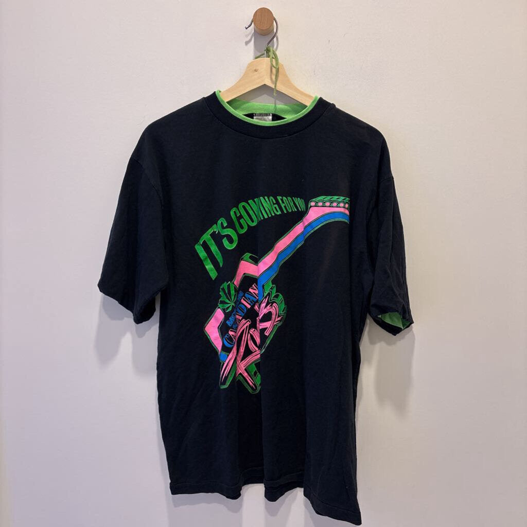 GRAPHIC TEE