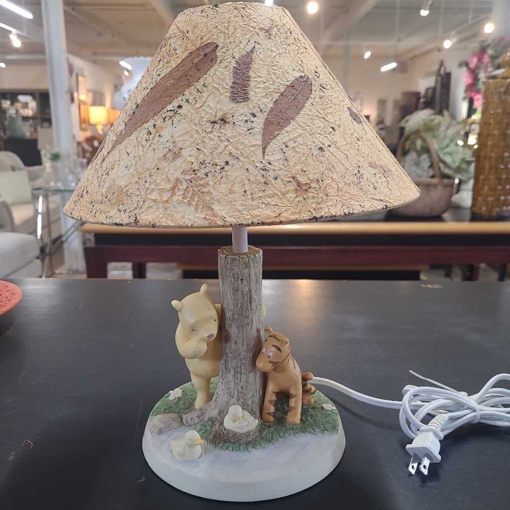 CLASSIC POOH AND FRIENDS LAMP W/SHADE