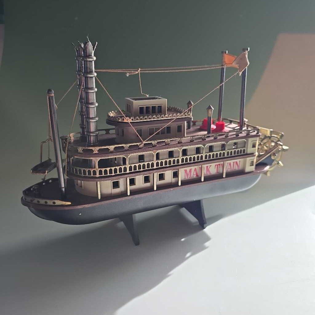 Disney Mark Twain Riverboat Transister Radio