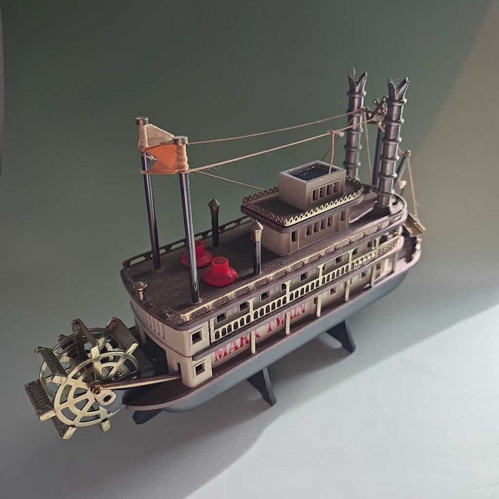 Disney Mark Twain Riverboat Transister Radio