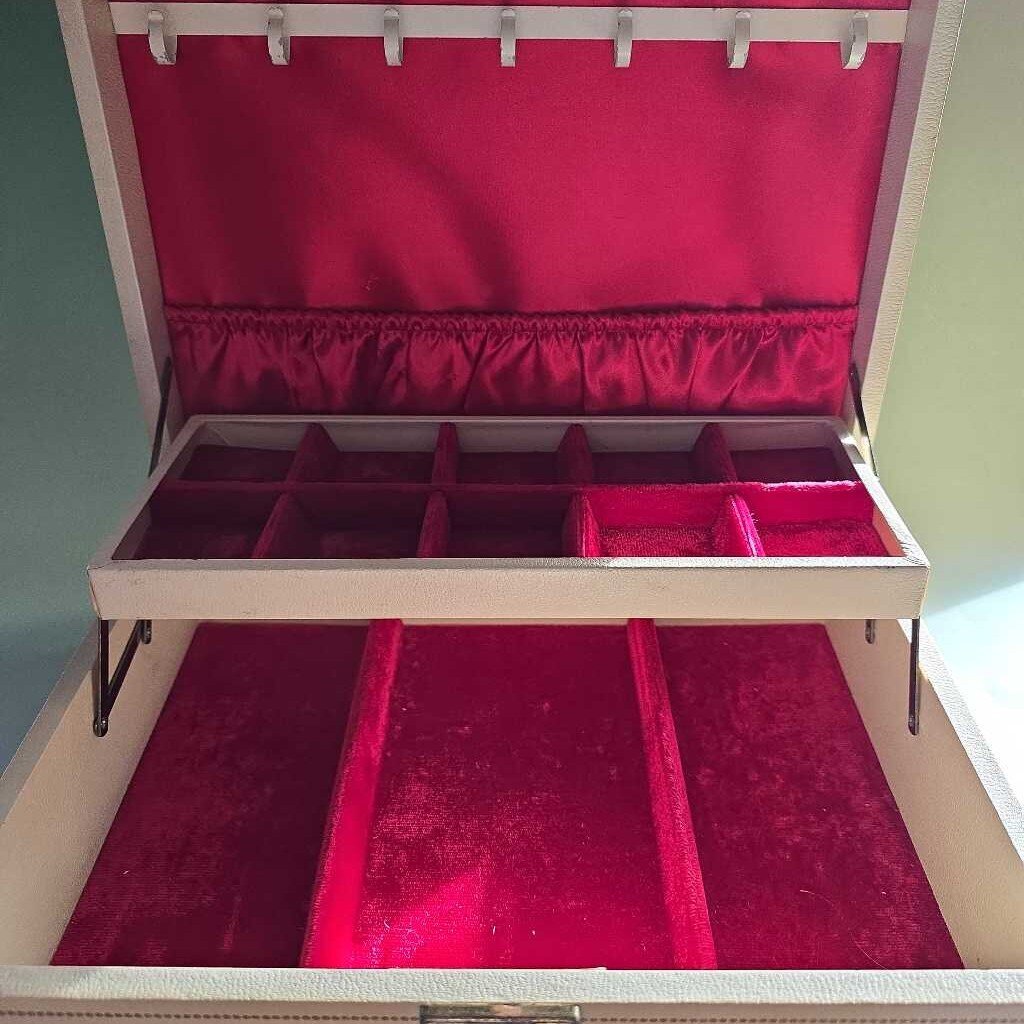 Vintage Meile Jewelry Box