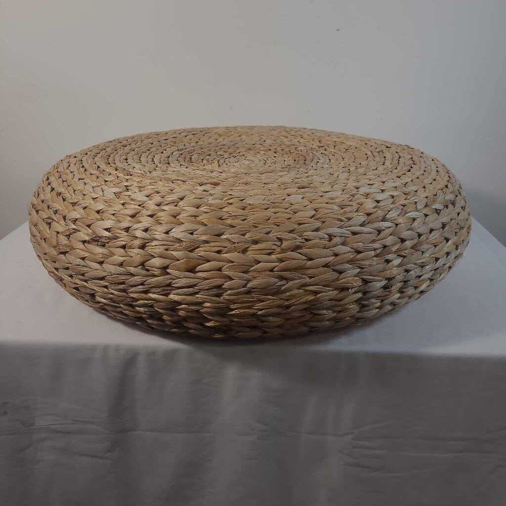 WOVEN FLOOR STOOL