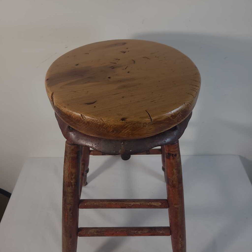 ANTIQUE ADJUSTABLE STOOL