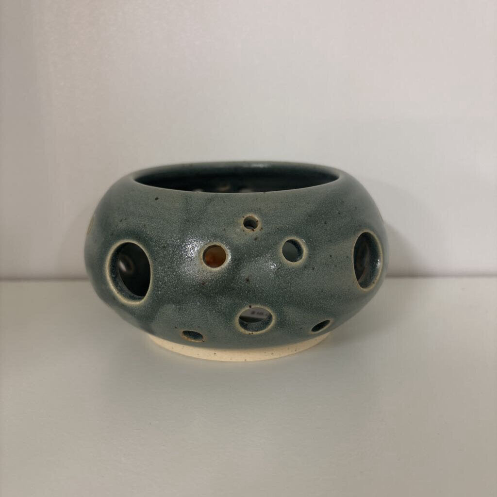 CANDLE HOLDER