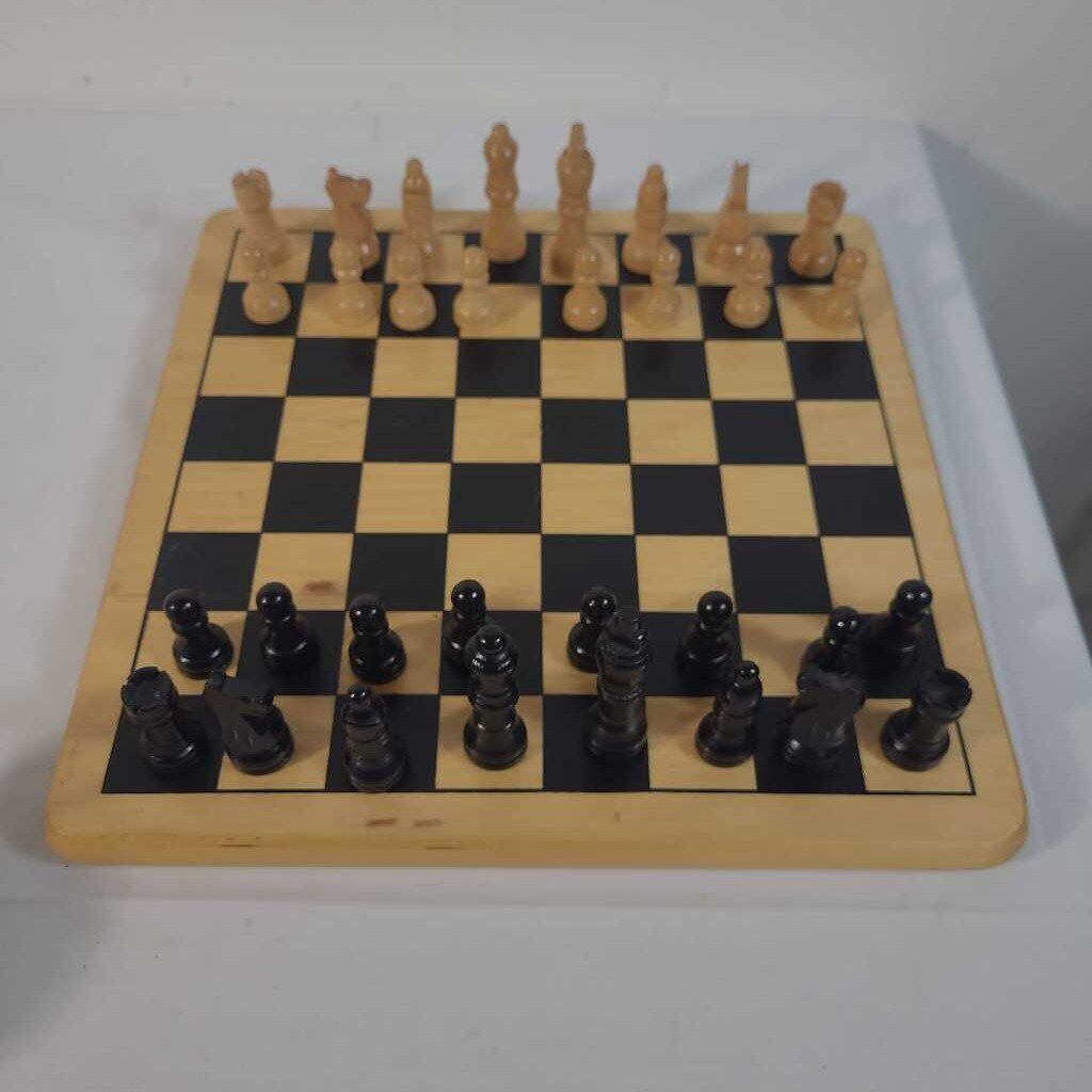 WOOD CHESS SET