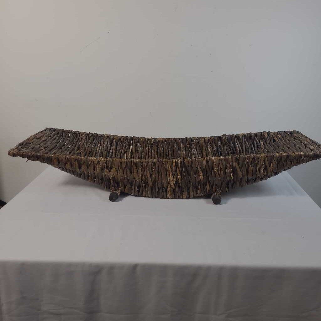 WOVEN BASKET