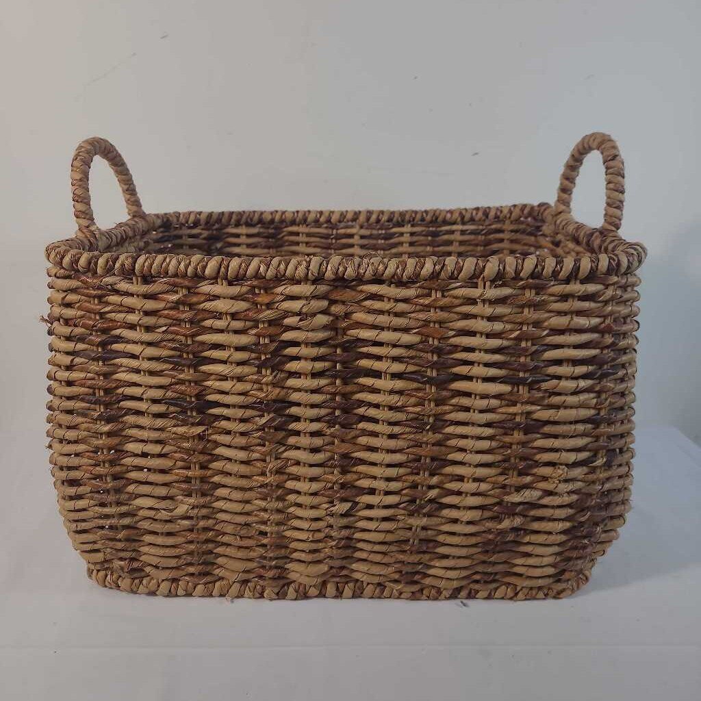 WOVEN BASKET W/ HANDLES