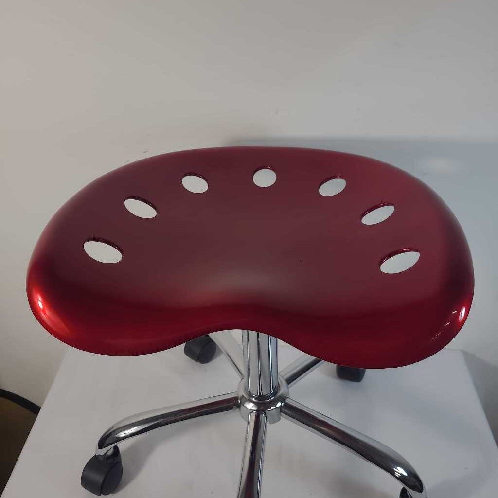 RED TRACTOR SEAT/ CHROME STOOL