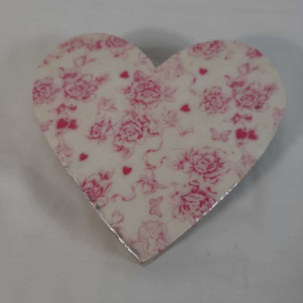 WOOD HEART W/ RED FLOWERS