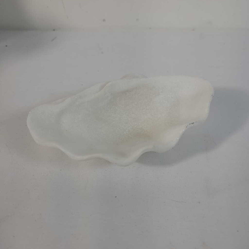 WHITE SHELL DISH