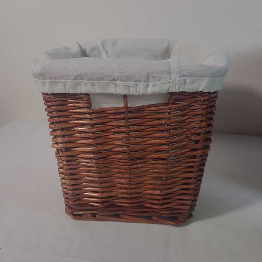 LINED SQ RATTAN BASKET