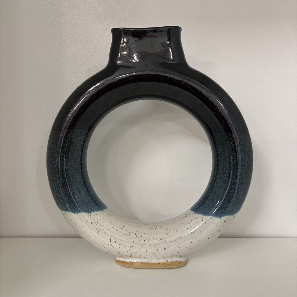 CIRCLE VASE