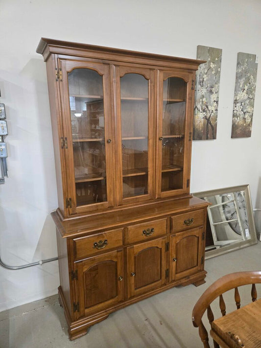 VILAS BUFFET + HUTCH