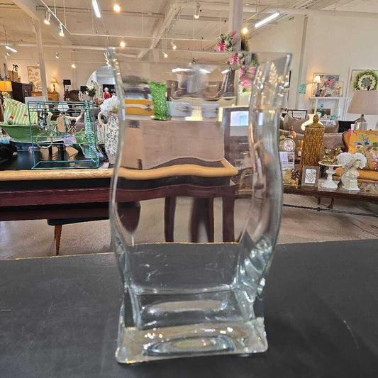 WAVY GLASS VASE