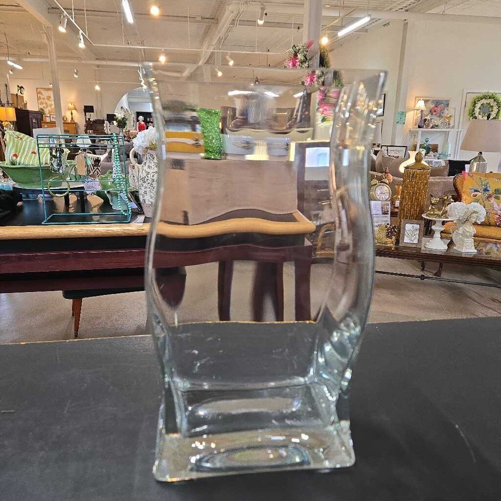 WAVY GLASS VASE