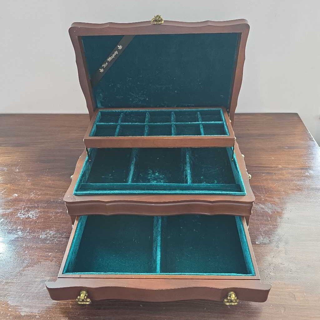 JASCO Her Majesty Emerald Lined Jewel Box