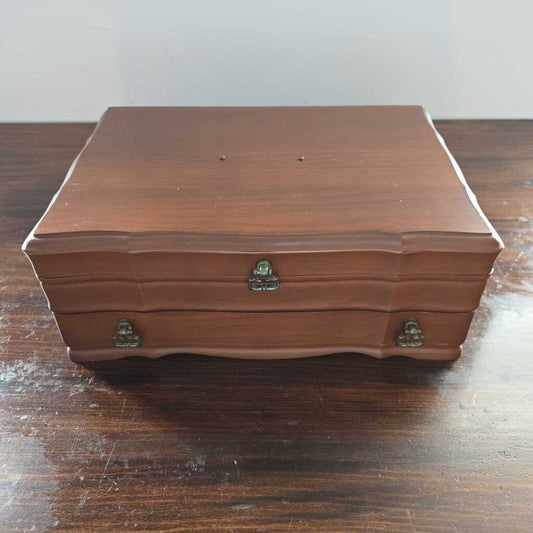 JASCO Her Majesty Emerald Lined Jewel Chest