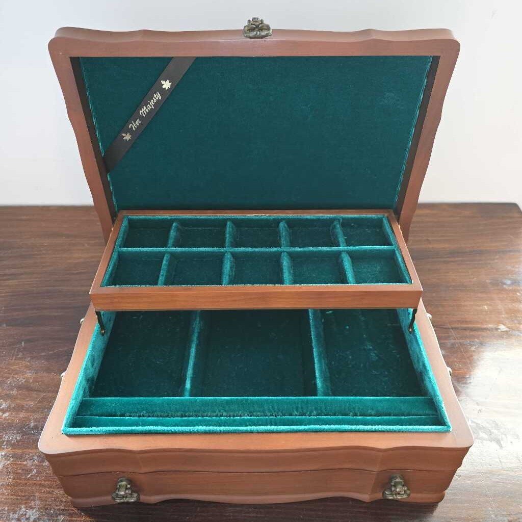JASCO Her Majesty Emerald Lined Jewel Chest
