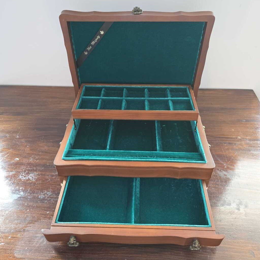 JASCO Her Majesty Emerald Lined Jewel Chest