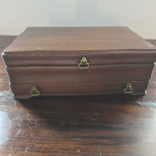 JASCO Her Royal Highness Gold Lined Jewel Box