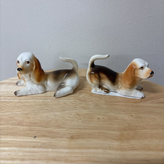 SET OF 2 VTG BONE CHINA BEAGLES OR BASSET HOUNDS GIFTCRAFT TAIWAN 1970S