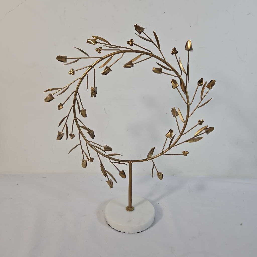 GOLD WREATH ON STAND