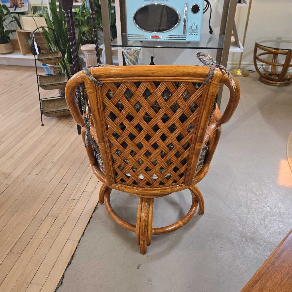 GLASS TOP RATTAN TABLE W/4 CHAIRS