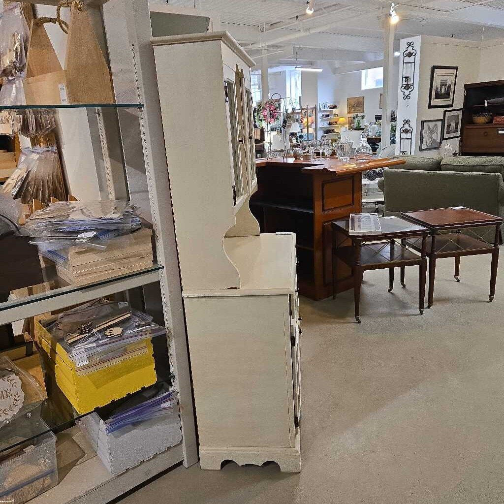 2PC CREAM BUFFET & HUTCH