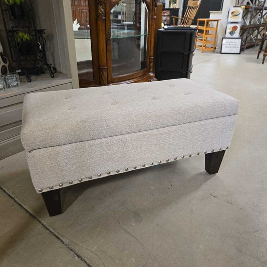 OATMEAL STUDDED STORAGE BENCH