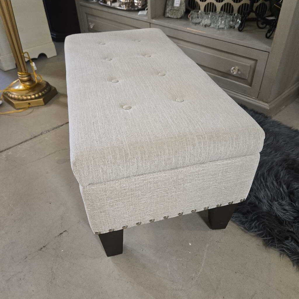 OATMEAL STUDDED STORAGE BENCH