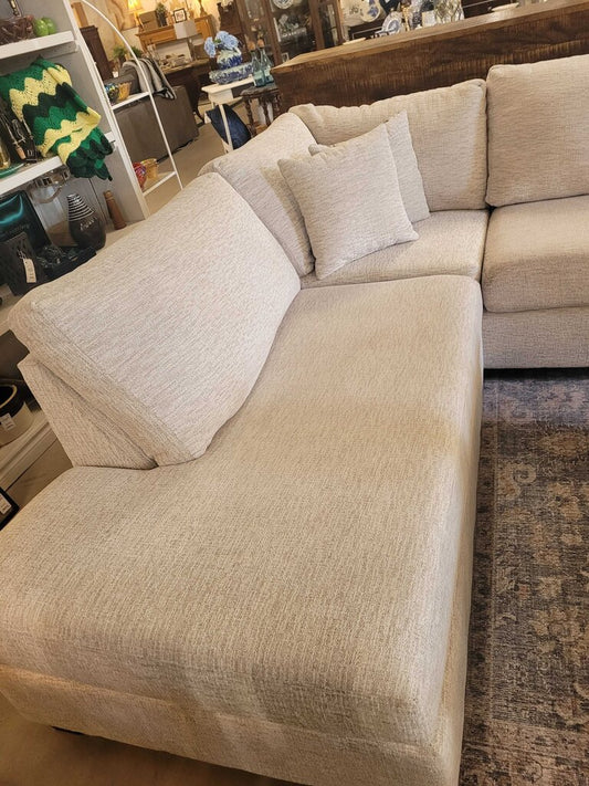 LIGHT BEIGE MODERN SECTIONAL W/OTTOMAN